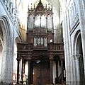 l'orgue dans la nef de l'église Saint-Taurin